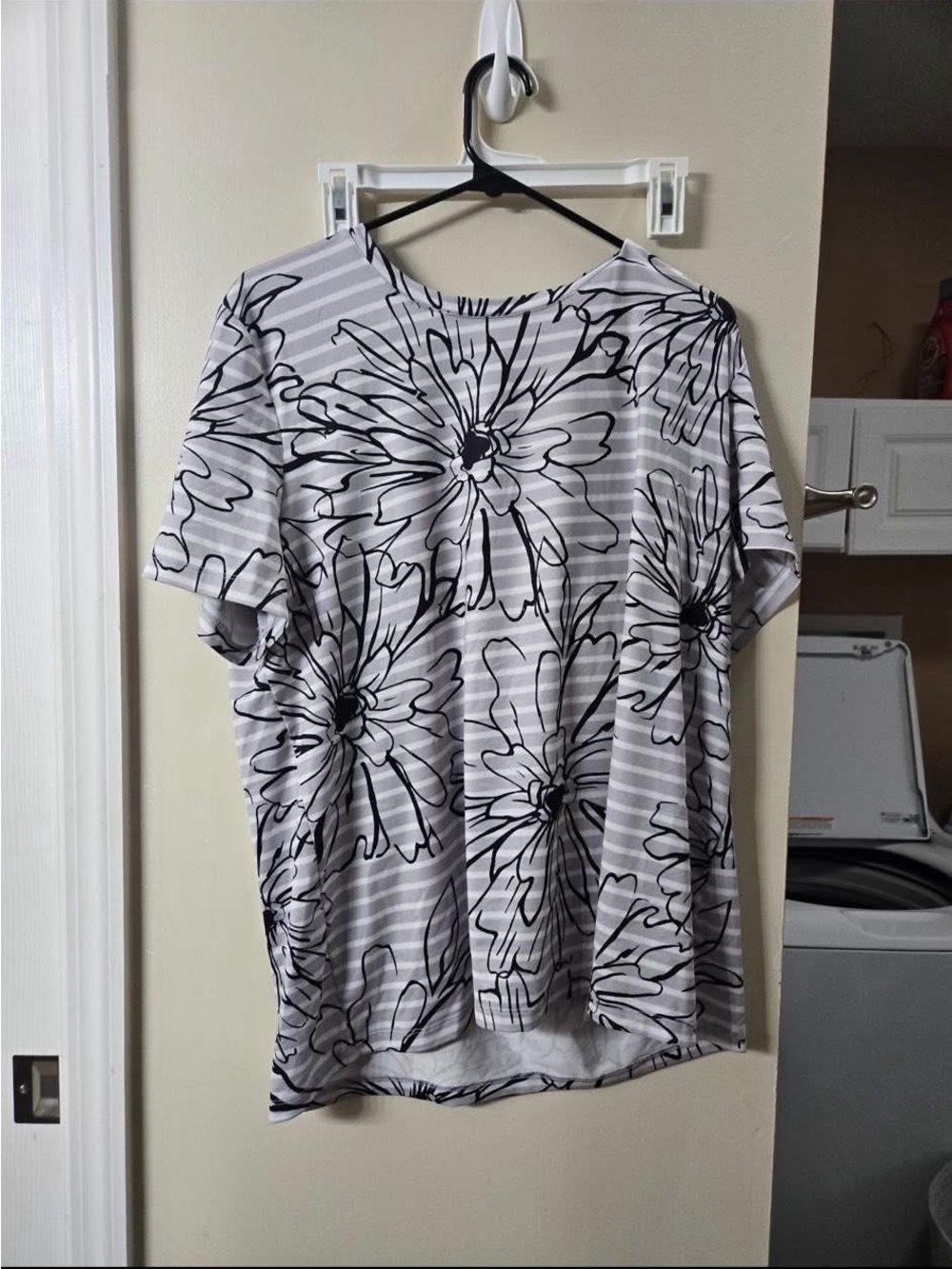Women's Short Sleeve Floral Stripe Tee - Gray/White